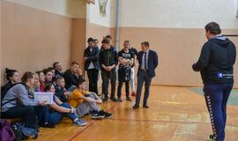 Dragūniečiai moksleivius supažindino su rankiniu