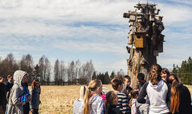 Vaikų pagaminti viešbučiai lauks pirmųjų gyventojų – bičių, vapsvų ir kitų vabzdžių