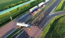 Lenkija: skystą šokoladą vežusio sunkvežimio avarija buvo užblokavusi eismą tarp Varšuvos ir Poznanės