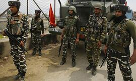 Per išpuolį Indijos Kašmyre žuvo du civiliai ir trys kovotojai