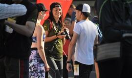 Bėgo ir su kostiumu, ir su vežimėliu