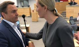 Petrui Gražuliui padovanojo vaikiškų rūbelių