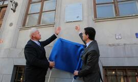 Atidengta prefektūros memorialinė lenta