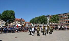 Klaipėdiečiai pasveikino NATO karius