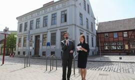 Atidengta prefektūros memorialinė lenta