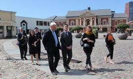 Atidengta prefektūros memorialinė lenta