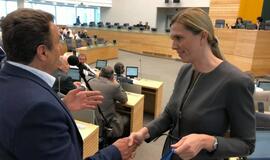 Petrui Gražuliui padovanojo vaikiškų rūbelių