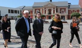 Atidengta prefektūros memorialinė lenta