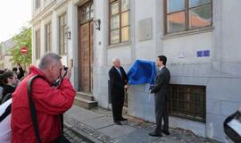 Atidengta prefektūros memorialinė lenta