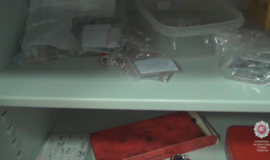 Juvelyrika: parduotuvių tinkle - šešėlis ir vokeliai