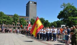 Klaipėdiečiai pasveikino NATO karius