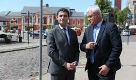 Atidengta prefektūros memorialinė lenta