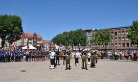 Klaipėdiečiai pasveikino NATO karius