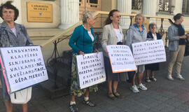 Prieš Tarybos posėdį – piketas dėl nemokamo transporto