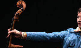 Violončelės skambesys netikėtose Klaipėdos vietose