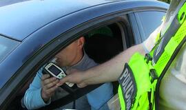 Žmonės sankryžoje sulaikė girtą vairuotoją