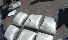 Pareigūnai sučiupo narkotikų kontrabandininkus (video)