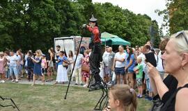 Miesto centre ganosi mechaninės būtybės