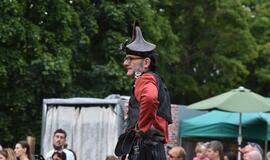 Miesto centre ganosi mechaninės būtybės