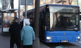 Autobusas stabdė - keleivei lūžo šlaunikaulis