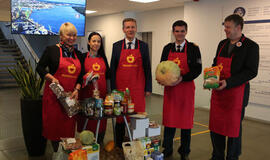 Uosto direkcijos darbuotojai dalijosi rudens gėrybėmis