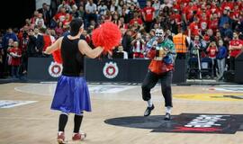 Per „Ryto” ir „Žalgirio” rungtynes greta aikštelės atvažiavo didžiulis unitazas