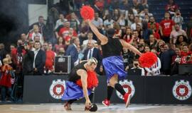 Per „Ryto” ir „Žalgirio” rungtynes greta aikštelės atvažiavo didžiulis unitazas