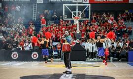 Per „Ryto” ir „Žalgirio” rungtynes greta aikštelės atvažiavo didžiulis unitazas