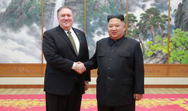 Šiaurės Korėja žada įsileisti tarptautinius inspektorius