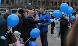 Atgimimo aikštėje klaipėdiečiai susibūrė į mėlyną ratą