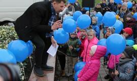 Atgimimo aikštėje klaipėdiečiai susibūrė į mėlyną ratą