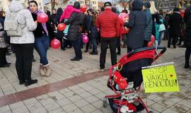 Šeimos gina savo vaikus