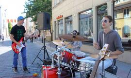 Triukšmingas jaunimas niekur nepageidaujamas?