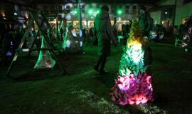 Bibliotekoje sužibo įspūdingos eglutės