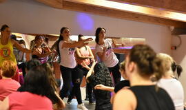 Klaipėdietės žiemą pasitiko zumbos ritmais