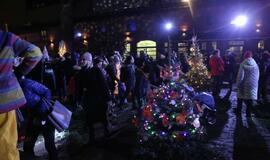 Bibliotekoje sužibo įspūdingos eglutės