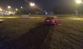 BMW įskriejo į Šilutės pl. ir Baltijos pr. žiedą