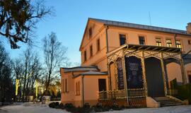 Palangoje suspindo tūkstančiai kalėdinių šviesų