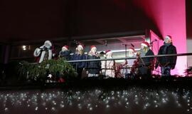 Bibliotekoje sužibo įspūdingos eglutės