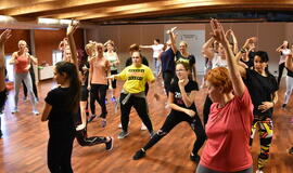 Klaipėdietės žiemą pasitiko zumbos ritmais