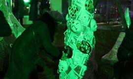 Bibliotekoje sužibo įspūdingos eglutės