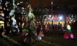 Bibliotekoje sužibo įspūdingos eglutės