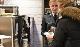 Klaipėdiečius pareigūnai vaišino kava