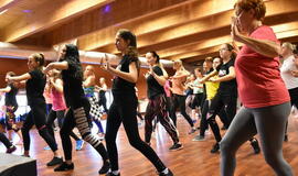 Klaipėdietės žiemą pasitiko zumbos ritmais