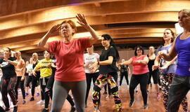 Klaipėdietės žiemą pasitiko zumbos ritmais