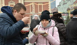 Maltiečiai Teatro aikštėje kvietė gerumo sriubos