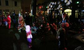 Bibliotekoje sužibo įspūdingos eglutės