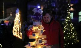 Bibliotekoje sužibo įspūdingos eglutės