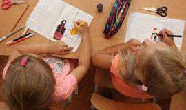 Švelnina situaciją dėl pailgintos dienos grupių mokesčio