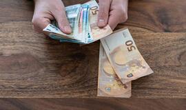 Išmokos vaikams kitąmet gali didėti dar 20 eurų